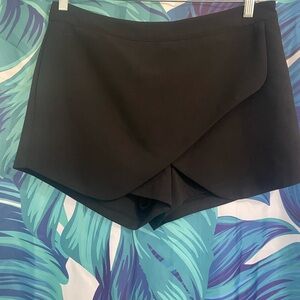 Decree Black Women's Skorts